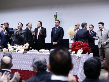Bolsonaro diz que indicará um nome “terrivelmente evangélico” para o STF