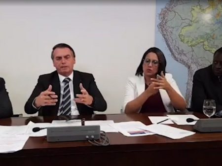 “Quero beneficiar meu filho, sim”, admite Bolsonaro