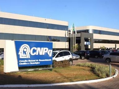 Sem verbas, CNPQ suspende novas bolsas para pesquisa em 2019