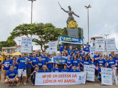 Dois de Julho: baianos foram às ruas em defesa da ciência