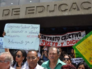 Professores venezuelanos protestam contra “os salários de fome”