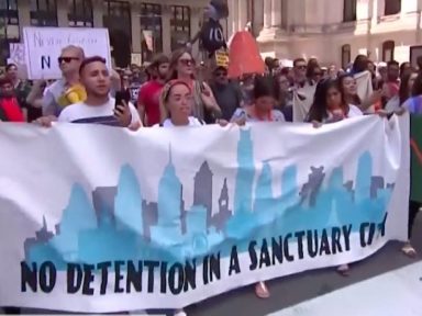 Manifestantes repudiam Trump por prisões de imigrantes “casa a casa”