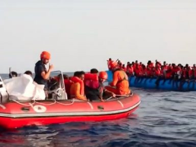 Itália impede entrada de  barco em Lampedusa com 41 imigrantes resgatados