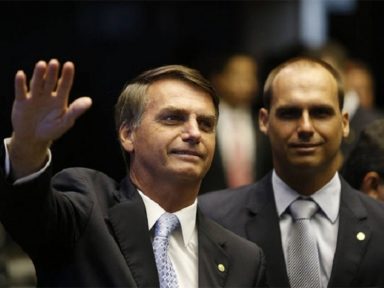 Bolsonaro quer filho embaixador nos EUA para entregar ‘minérios das terras indígenas’