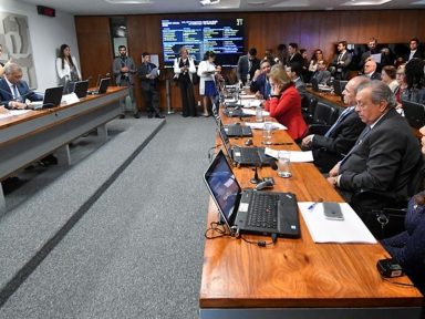 PL que permite demissão de servidor abre as portas para perseguição política, denunciam entidades