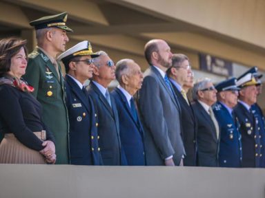 Bolsonaro falta ao aniversário de Santos Dumont na FAB