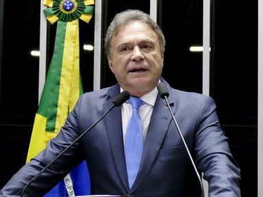 Álvaro Dias critica Toffoli por acobertar crimes de Flávio Bolsonaro