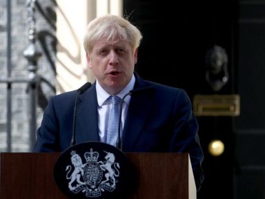 BoJo assume chefia do governo inglês para completar o Brexit