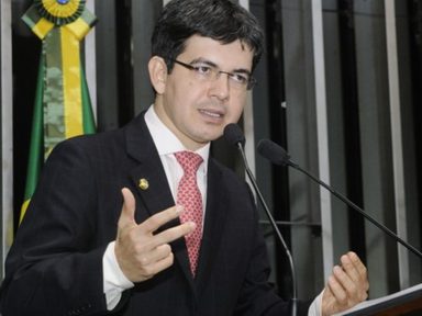 Randolfe: “em seis meses, Saúde, desemprego, Educação, tudo piorou”