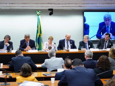 Cientistas protestam no Congresso contra fim das bolsas e o desmonte do CNPq