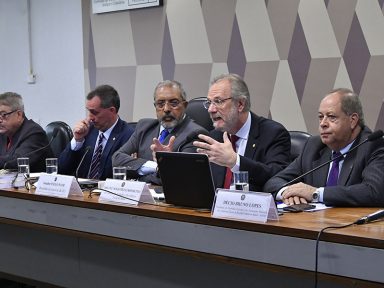 Reforma cria “pior aposentadoria do mundo”, afirmam policiais no Senado
