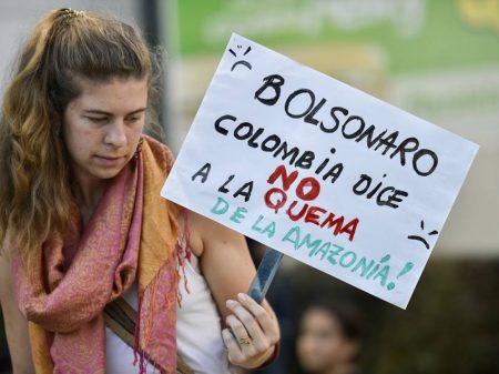 Bolsonaro submete Brasil a vexames: embaixadas brasileiras são alvos de protesto