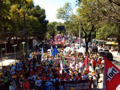 Protestos em defesa da Educação tomam as ruas de todo o país