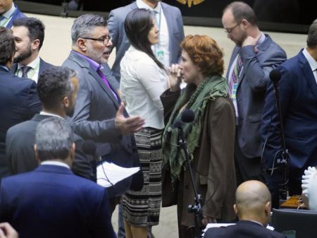 PSL de Bolsonaro decide expulsar Alexandre Frota