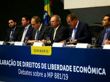 Deputados rejeitam destaques e MP da escravidão vai ao Senado