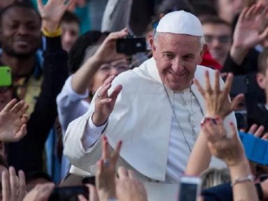 Papa Francisco alerta para “discursos que lembram os de Hitler e levam a guerras”