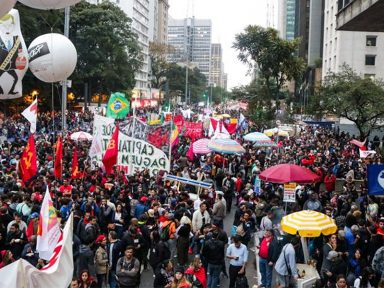 Protestos contra Bolsonaro levam 1,5 milhão de pessoas às ruas