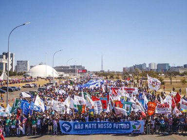 UNE convoca atos contra cortes em 80 cidades nesta terça; veja locais