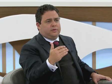 “Bolsonaro agrediu a memória do meu pai para atacar a OAB”, diz Felipe Santa Cruz