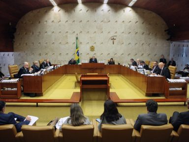 Maioria do STF vota contra redução de salários de servidores