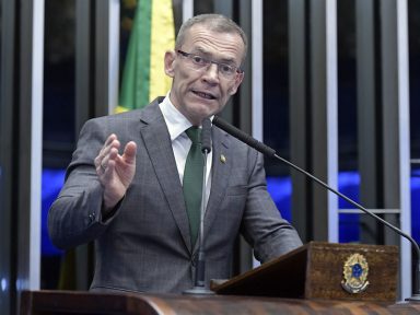 “Bolsonaro vai criar uma indústria da morte”, diz o senador Fabiano Contarato