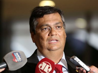 “Premissa criminosa da ‘gripezinha’ levou à tragédia de Manaus”, diz Flávio Dino