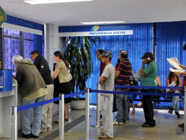Governo quer privatizar serviços do INSS para favorecer bancos
