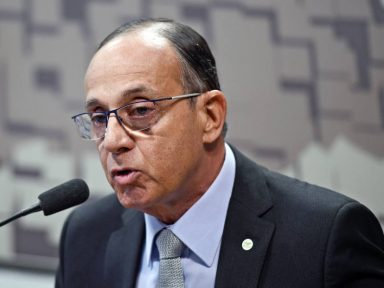 Para contemplar miliciano da UDR, Bolsonaro demite general Jesus Corrêa do Incra