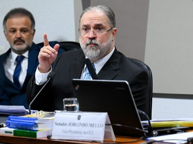 Aras diz que nomeação do filho de Bolsonaro para embaixador nos EUA não é nepotismo
