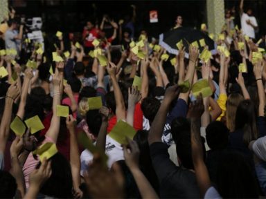 Estudantes da Federal de Santa Catarina aprovam greve contra o corte de verba