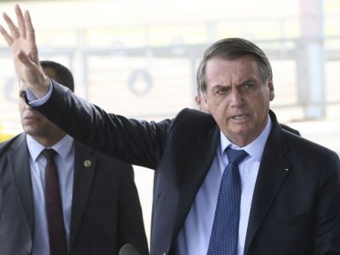 Bolsonaro ataca Bachelet e defende tortura a general chileno