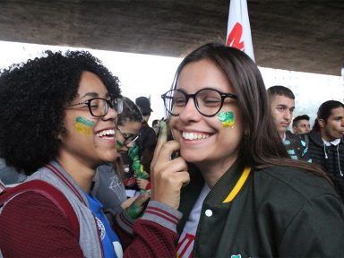 Com as caras pintadas, estudantes vão às ruas no 7 de Setembro