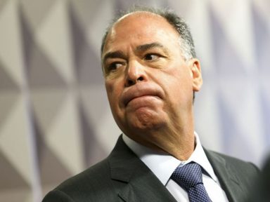 Bolsonaro mantém líder corrupto “além de qualquer dúvida razoável”