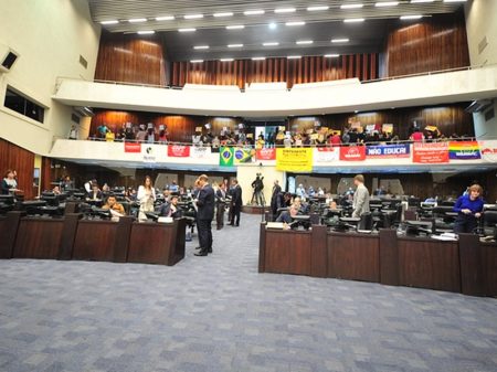 Assembleia Legislativa do Paraná rejeita “Escola Sem Partido”