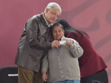 Obrador cria pensão universal para os idosos no México