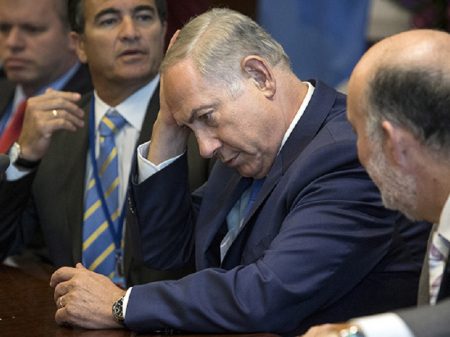 Netanyahu usa racismo e guerra para tentar escapar da cadeia e perde