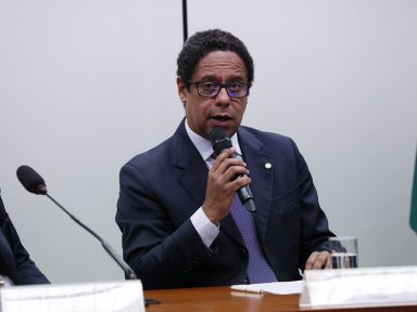 Oposição amplia resistência democrática contra o autoritarismo de Bolsonaro
