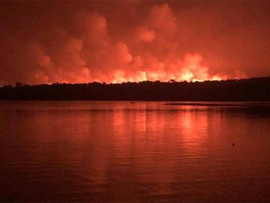 Incêndio atinge área de proteção ambiental em Alter do Chão, no Pará