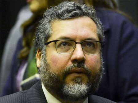Ernesto Araújo aplica censura no Itamaraty