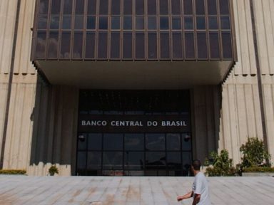 Juro abusivo do cartão de crédito sobe para 307%