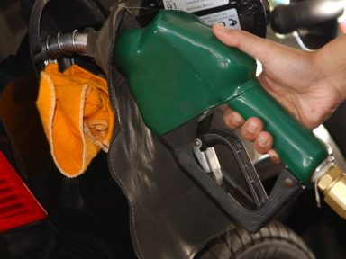 Gasolina volta a subir em todo o Brasil
