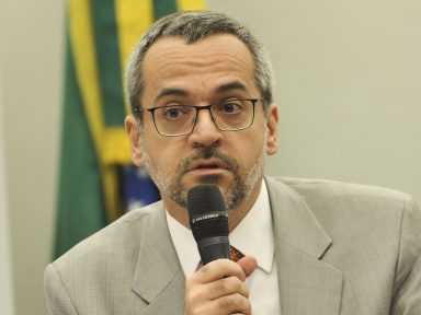 Ministro da Educação quer acabar com concursos públicos nas universidades