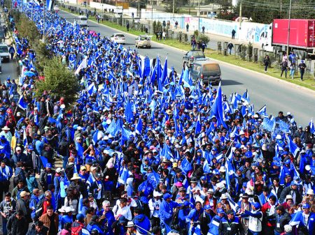 Bolívia: Centenas de milhares marcham em El Alto pela reeleição de Evo