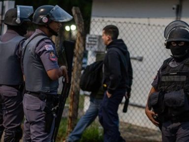 Após repressão policial, metalúrgicos da Embraer suspendem greve