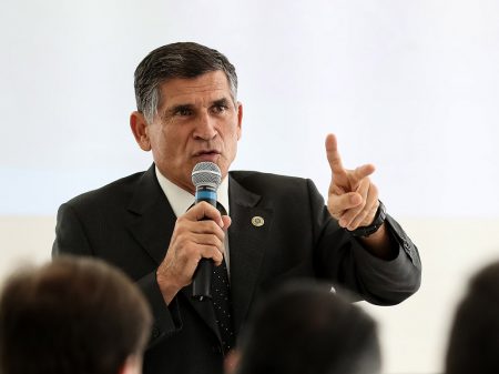 General Santos Cruz: “inaceitável a omissão do governo na questão da Amazônia”