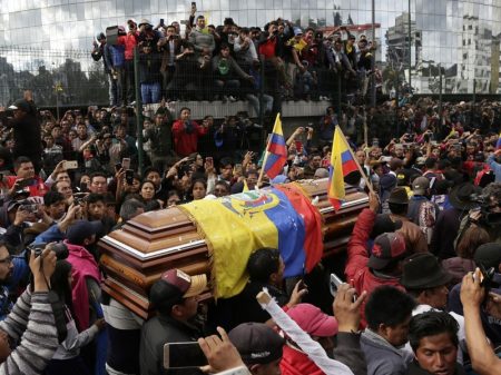 Equatorianos exigem investigação da repressão que matou 8 manifestantes e feriu 1.340