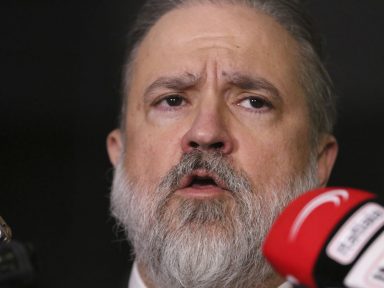 PGR defende que STF suspenda MP de Bolsonaro que impede bloqueio de fake news na internet