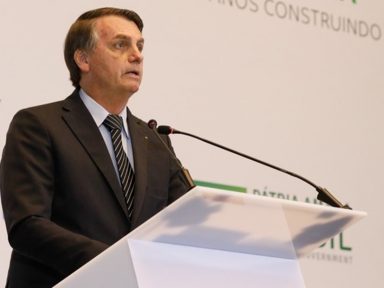 “Trabalhador é que quer perder direitos”, alega Bolsonaro para cortar benefícios