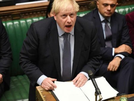 Parlamento derrota Boris e o obriga a pedir adiamento do Brexit à União Europeia