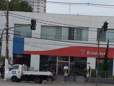 Bradesco distribui R$ 8 bi entre acionistas